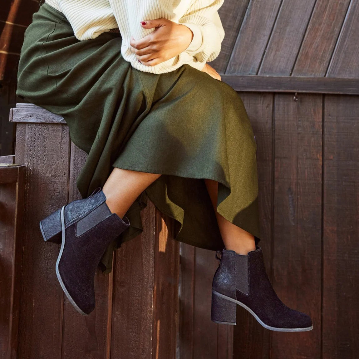 Evelyn Chelsea Boots Black Metallic Suede